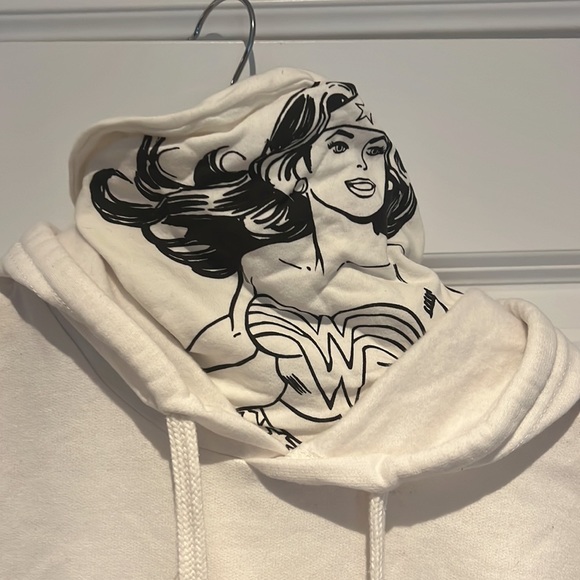 Wonder Woman Hoodie - Picture 2 of 5